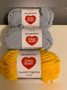 Yarnspirations Red HEART sweet home
Mini 1.75 oz / 50 g  (3 pack)